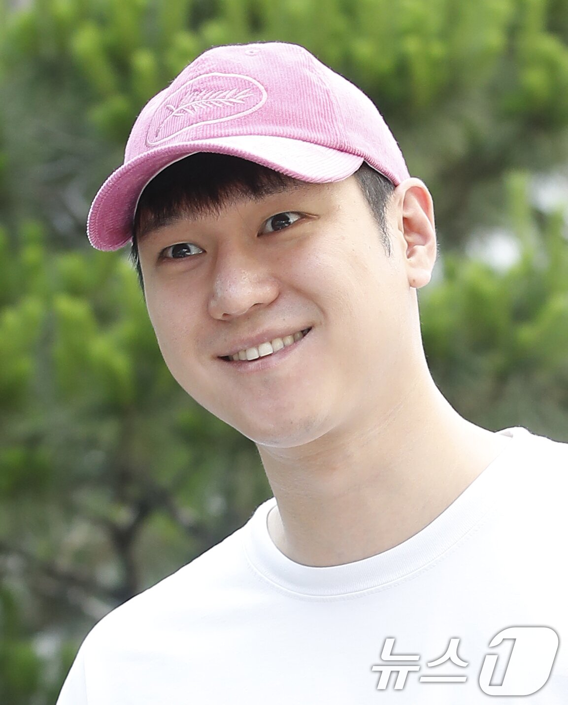 본문 이미지 - 배우 고경표가 &#39;더 시즌즈-지코의 아티스트&#40;Artist&#41;&#39; 녹화를 위해 11일 서울 영등포구 KBS에 도착해 미소를 짓고 있다. ⓒ News1 권현진 기자