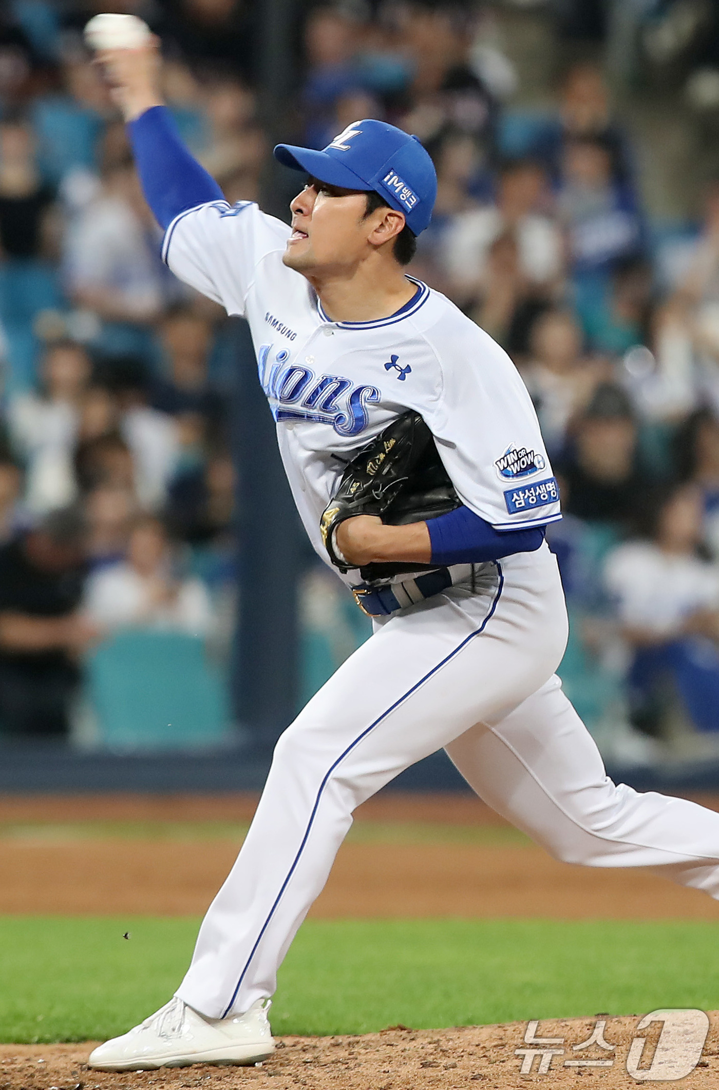 (대구=뉴스1) 공정식 기자 = 11일 오후 대구 삼성라이온즈파크에서 열린 프로야구 '2024 신한 SOL 뱅크 KBO리그' LG 트윈스와 삼성 라이온즈의 경기, 6회초 2사 1, …