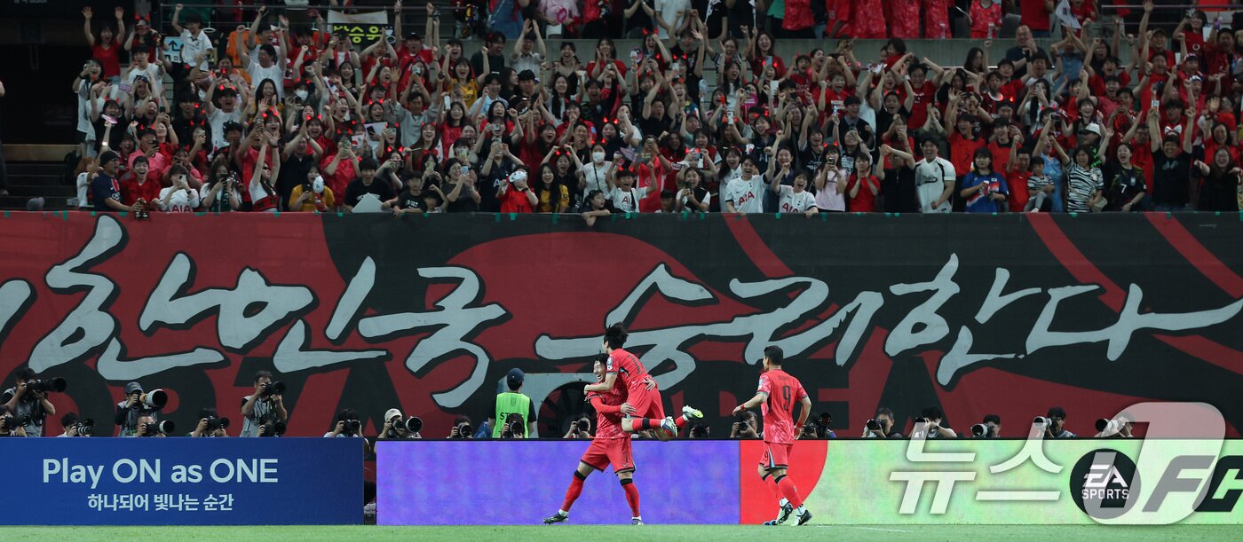 본문 이미지 - 깔끔한 승리와 함께, 팬들의 뜨거운 기운을 받고 본선을 향한 장도에 올라야한다. ⓒ News1 이동해 기자