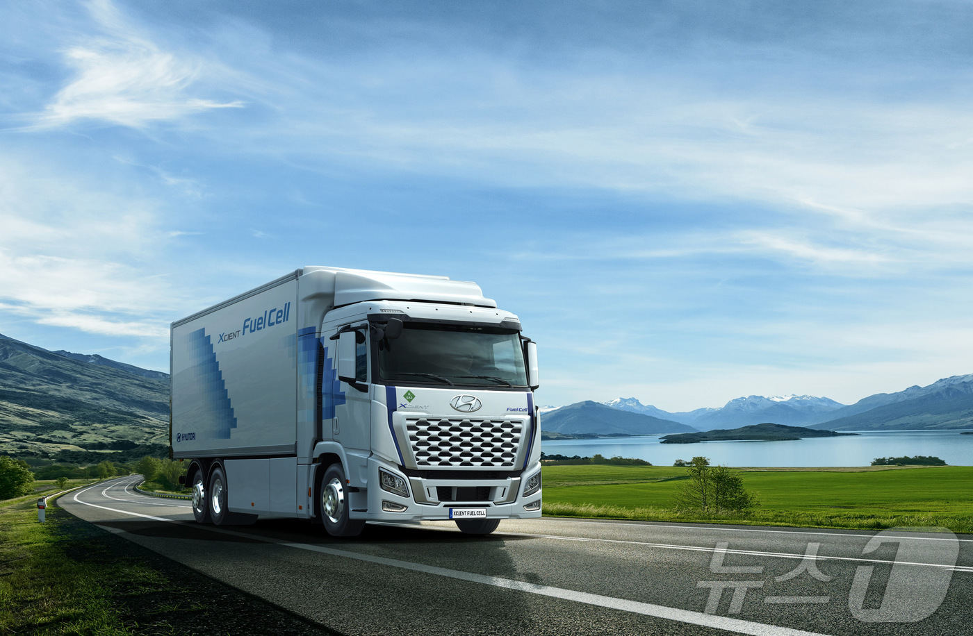 (서울=뉴스1) = 현대자동차가 엑시언트 수소전기트럭(XCIENT Fuel Cell)이 스위스에서 총 누적 주행거리 1,000만 km를 돌파했다고 12일 밝혔다.사진은 스위스에서 …