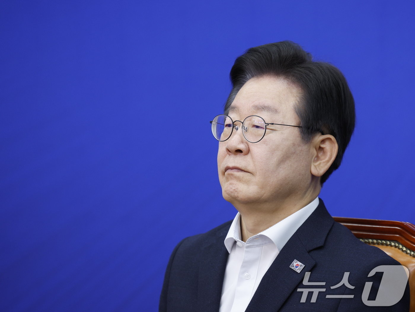 본문 이미지 - 이재명 더불어민주당 대표가 12일 오전 서울 여의도 국회에서 열린 최고위원회의에 참석해 최고위원 발언을 듣고 있다. 2024.6.12/뉴스1 ⓒ News1 안은나 기자