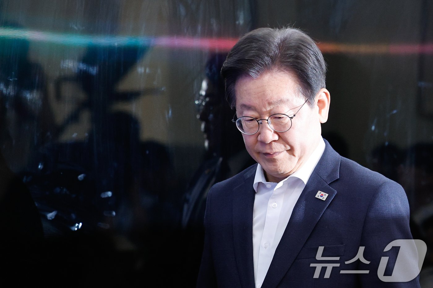 본문 이미지 - 이재명 더불어민주당 대표가 12일 오전 서울 여의도 국회에서 열린 최고위원회의에 입장하고 있다. 2024.6.12/뉴스1 ⓒ News1 안은나 기자