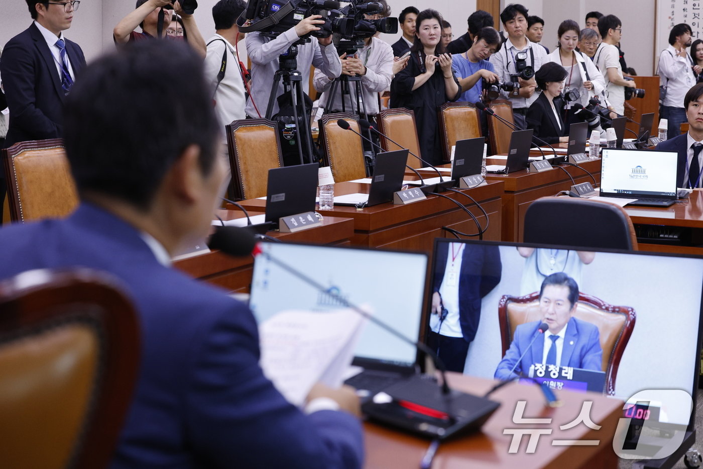 12일 오후 서울 여의도 국회에서 열린 법제사법위원회 첫 전체회의에서 더불어민주당의 상임위 일정에 보이콧을 선언한 국민의힘 의원들의 자리가 비어있다. 2024.6.12/뉴스1 ⓒ News1 안은나 기자