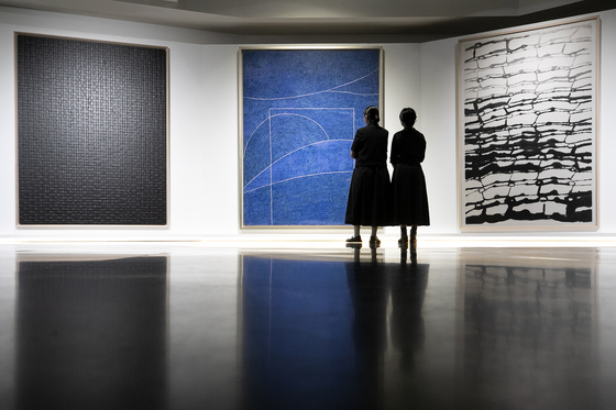 한국 그림 경매 역사 쓴 김환기 '130억' 작품, 경매에 나올까