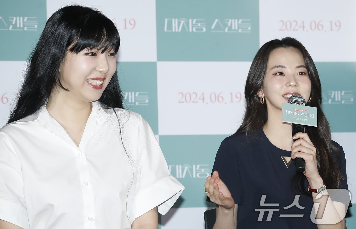 본문 이미지 - 배우 안소희가 12일 서울 용산구 용산cgv에서 열린 영화 '대치동 스캔들’ 언론 시사회 및 기자간담회에서 일타 강수 출신인 김수인 감독을 롤모델로 삼았다고 말하고 있다. ‘대치동 스캔들’은 사교육의 전쟁터이자 욕망의 집결지 대치동에서 일타 강사 윤임과 학교 교사인 기행의 만남이 목격되면서 시험 문제 유출에 대한 소문이 퍼지고, 윤임이 잊고 싶었던 대학 시절과 조우하게 되는 이야기를 그렸다. 2024.6.12/뉴스1 ⓒ News1 권현진 기자