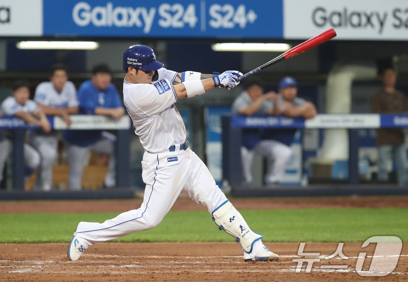 본문 이미지 - 타격하는 박병호. 2024.6.12/뉴스1 ⓒ News1 공정식 기자