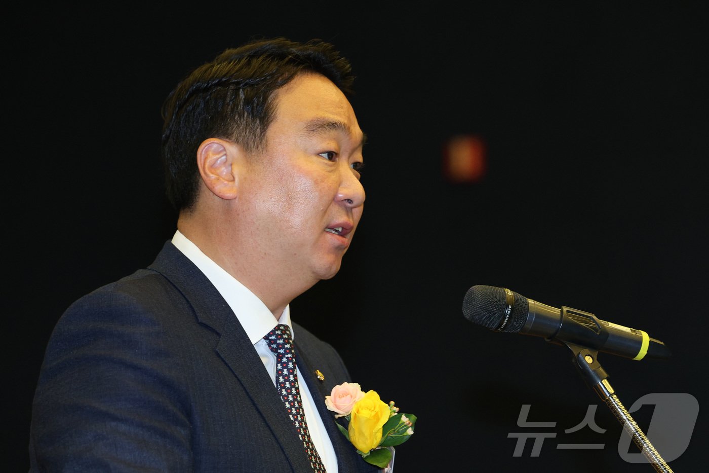 본문 이미지 - 정희용 국민의힘 의원이 13일 오전 서울 중구 대한상공회의소 의원회의실에서 ‘K-푸드, 전통과 혁신으로 밸류업’을 주제로 열린 뉴스1 F&B산업포럼 2024에서 축사를 하고 있다. 2024.6.13/뉴스1 ⓒ News1 신웅수 기자