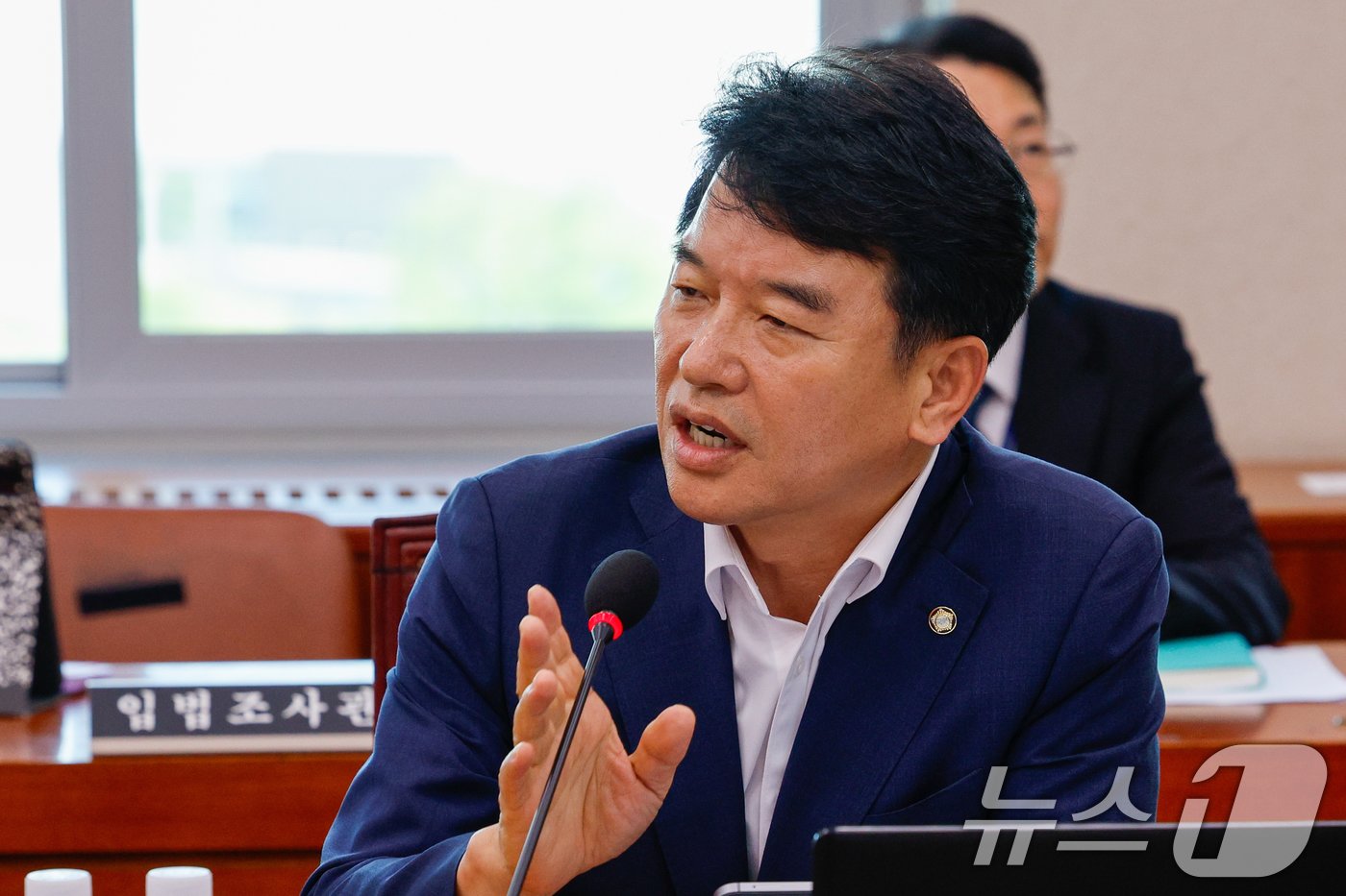 본문 이미지 - 문진석 더불어민주당 간사가 13일 오전 서울 여의도 국회에서 열린 국토교통위원회 첫 전체회의에서 인사말을 하고 있다. 2024.6.13/뉴스1 ⓒ News1 안은나 기자