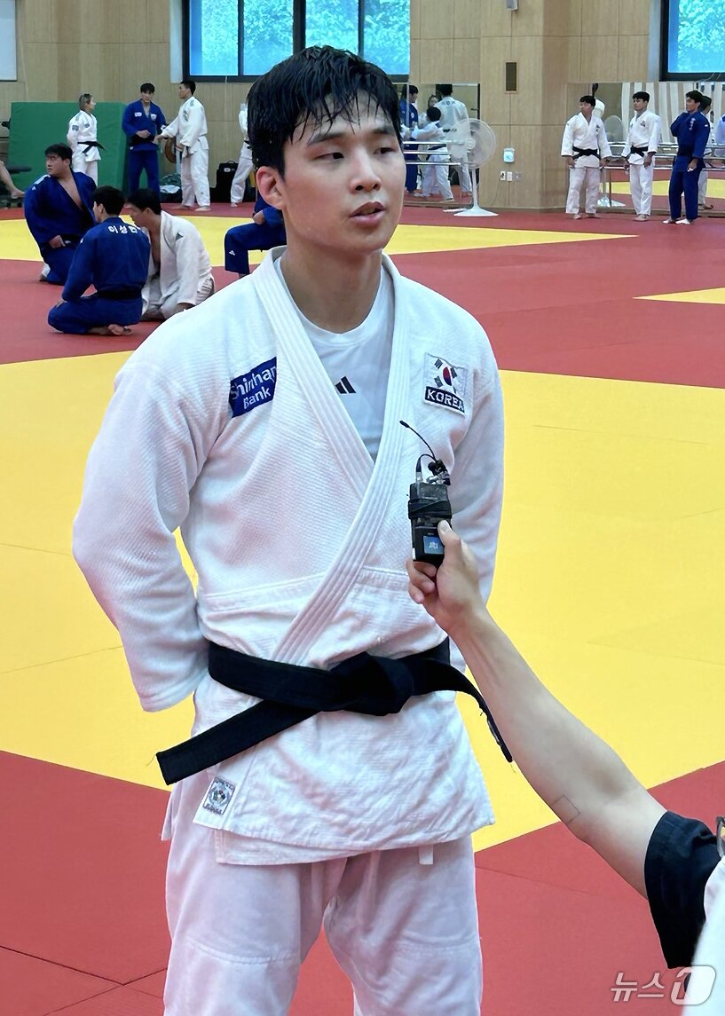 본문 이미지 - 2024 파리하계올림픽에 참가하는 유도 국가대표 안바울 선수가 13일 오전 진천국가대표선수촌 필승관 유도장에서 취재진과 인터뷰를 하고 있다. 2024.6.13/뉴스1 ⓒ News1 문대현 기자