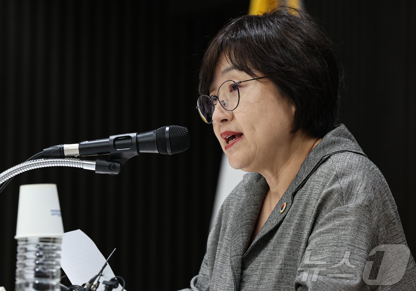 본문 이미지 - 최안나 대한의사협회 대변인이 13일 오후 서울 용산구 대한의사협회에서 열린 '의대정원 증원사태 대응방안 논의를 위한 제4차 비공개 연석회의'에 대해 브리핑을 하고 있다. 2024.6.13/뉴스1 ⓒ News1 김도우 기자