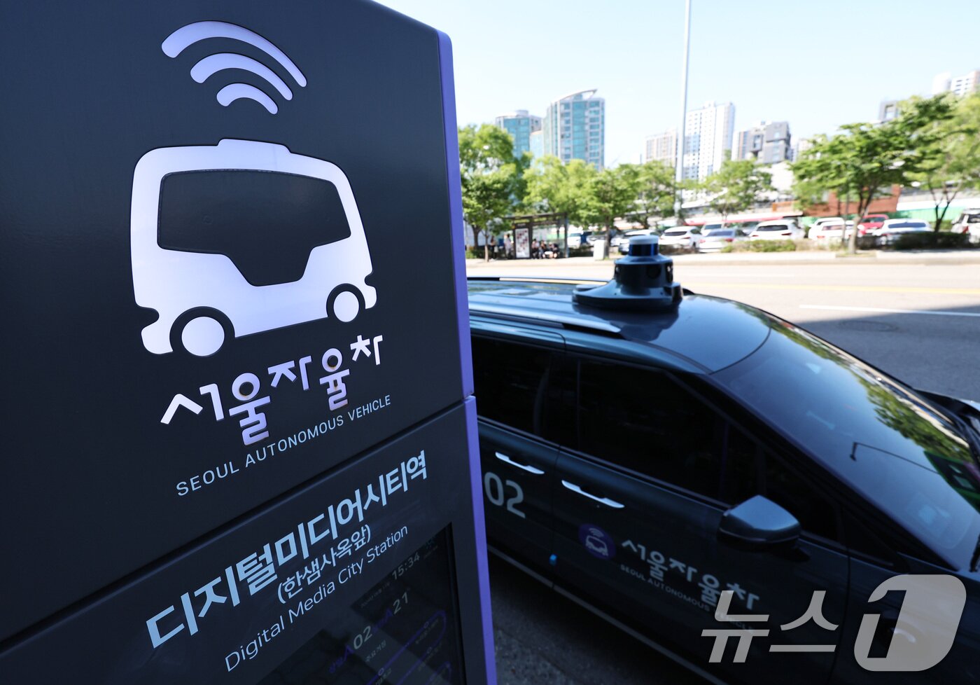 본문 이미지 - 서울 상암동 자율주행 시범운행지구에 정차된 자율주행 차량. 2024.6.13/뉴스1 ⓒ News1 구윤성 기자