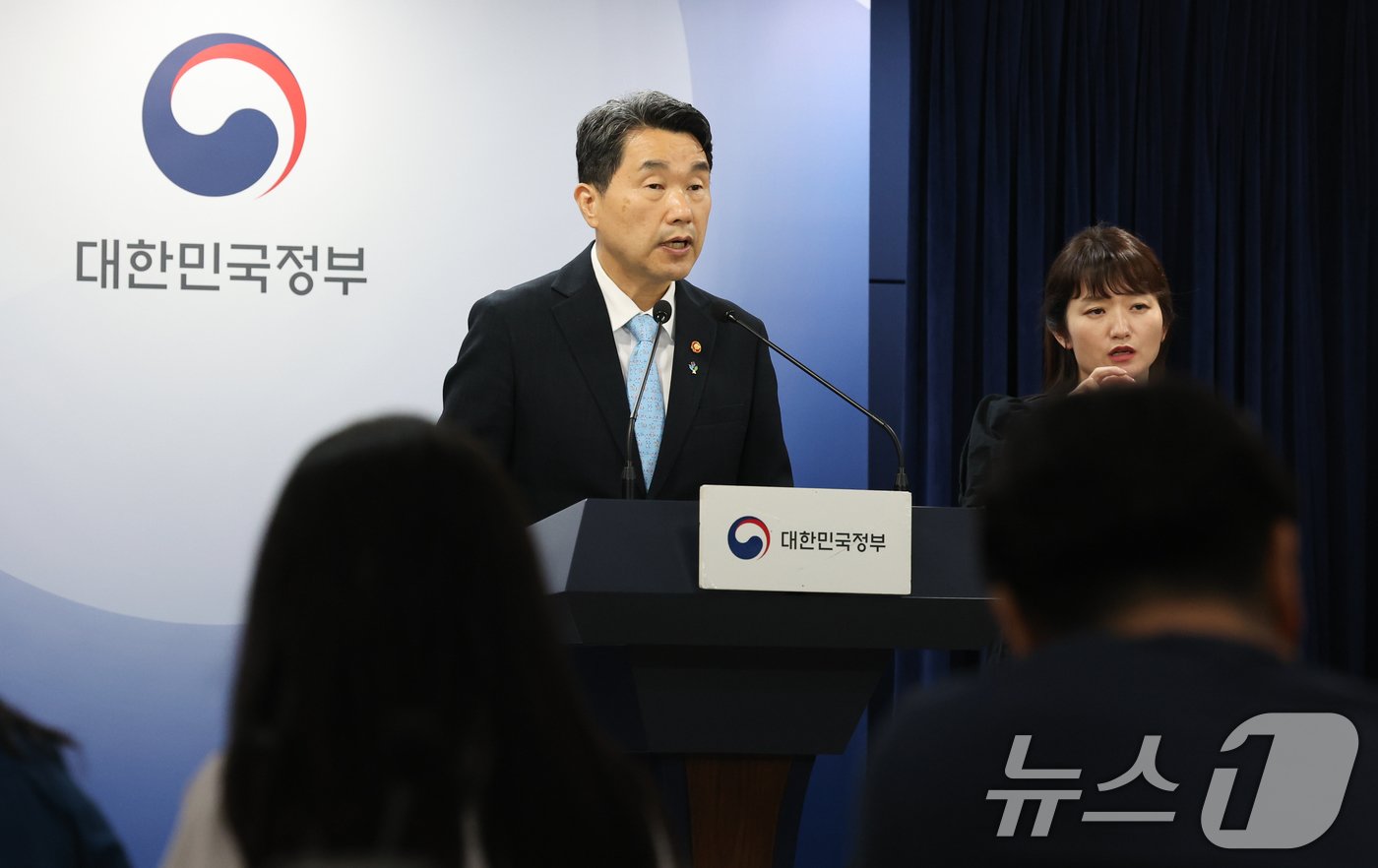 본문 이미지 - 이주호 사회부총리 겸 교육부 장관이 14일 서울 종로구 정부서울청사에서 의대교육 정상화 브리핑을 하고 있다. 2024.6.14/뉴스1 ⓒ News1 허경 기자