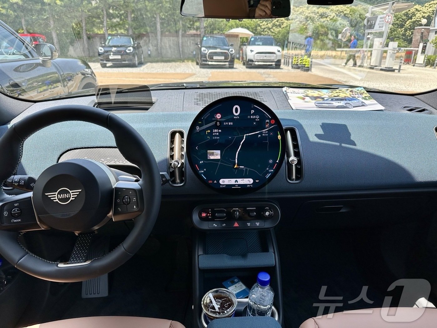 본문 이미지 -  뉴 미니 컨트리맨 실내.ⓒ 뉴스1 이동희 기자