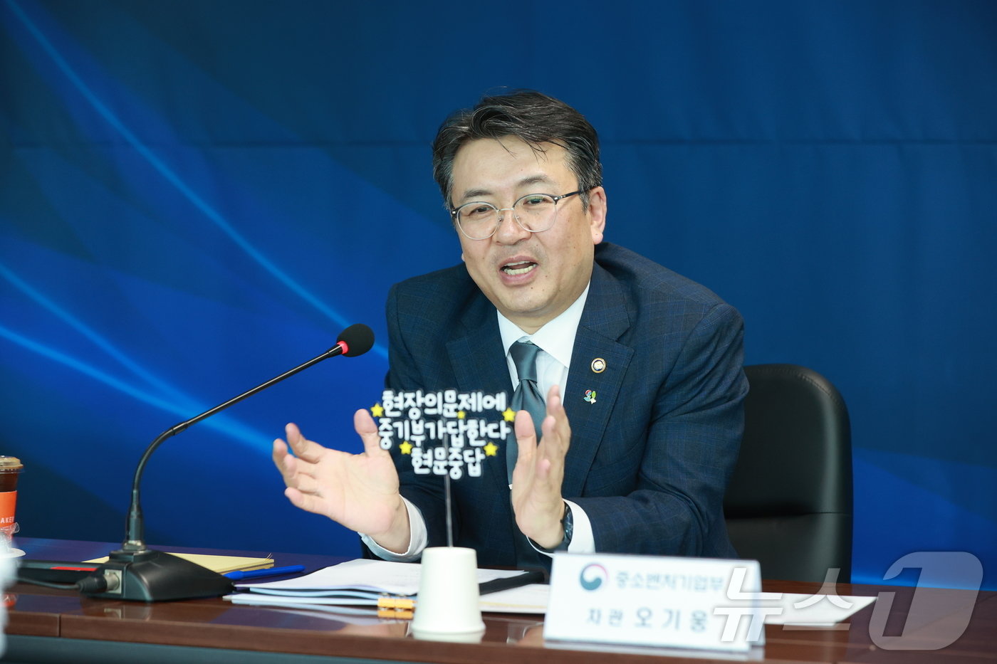 본문 이미지 - 중기부는 14일 기술보증기금 서울지점에서 AI 기술거래 플랫폼 '스마트테크브릿지' 활용 기업과 간담회를 가졌다. (중기부 제공)