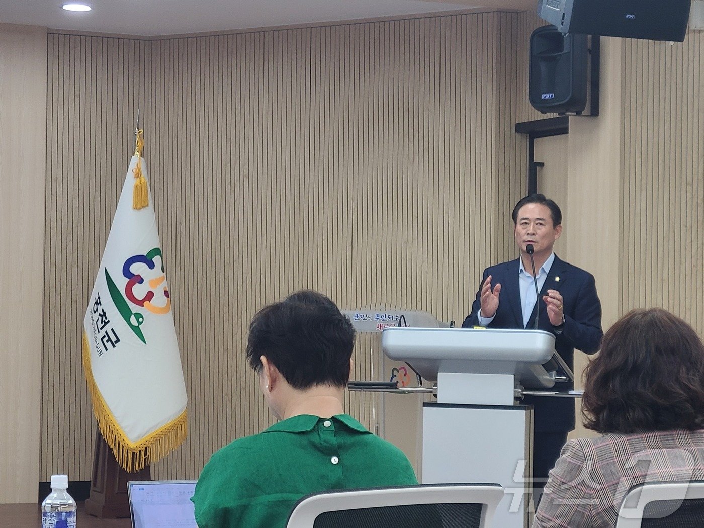 본문 이미지 - 17일 홍천군청에서 열린 민선 8기 기자회견에서 신영재 홍천군수가 발언하고 있다. 2024.6.17/뉴스1