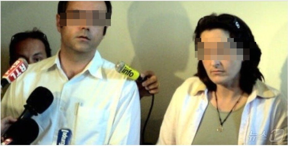 본문 이미지 -  2006년 8월 22일 프랑스에서 관련 사실을 부인하고 있는 장 쿠르조, 베로니크 쿠르조 부부. (프랑스 2tv 갈무리) ⓒ 뉴스1