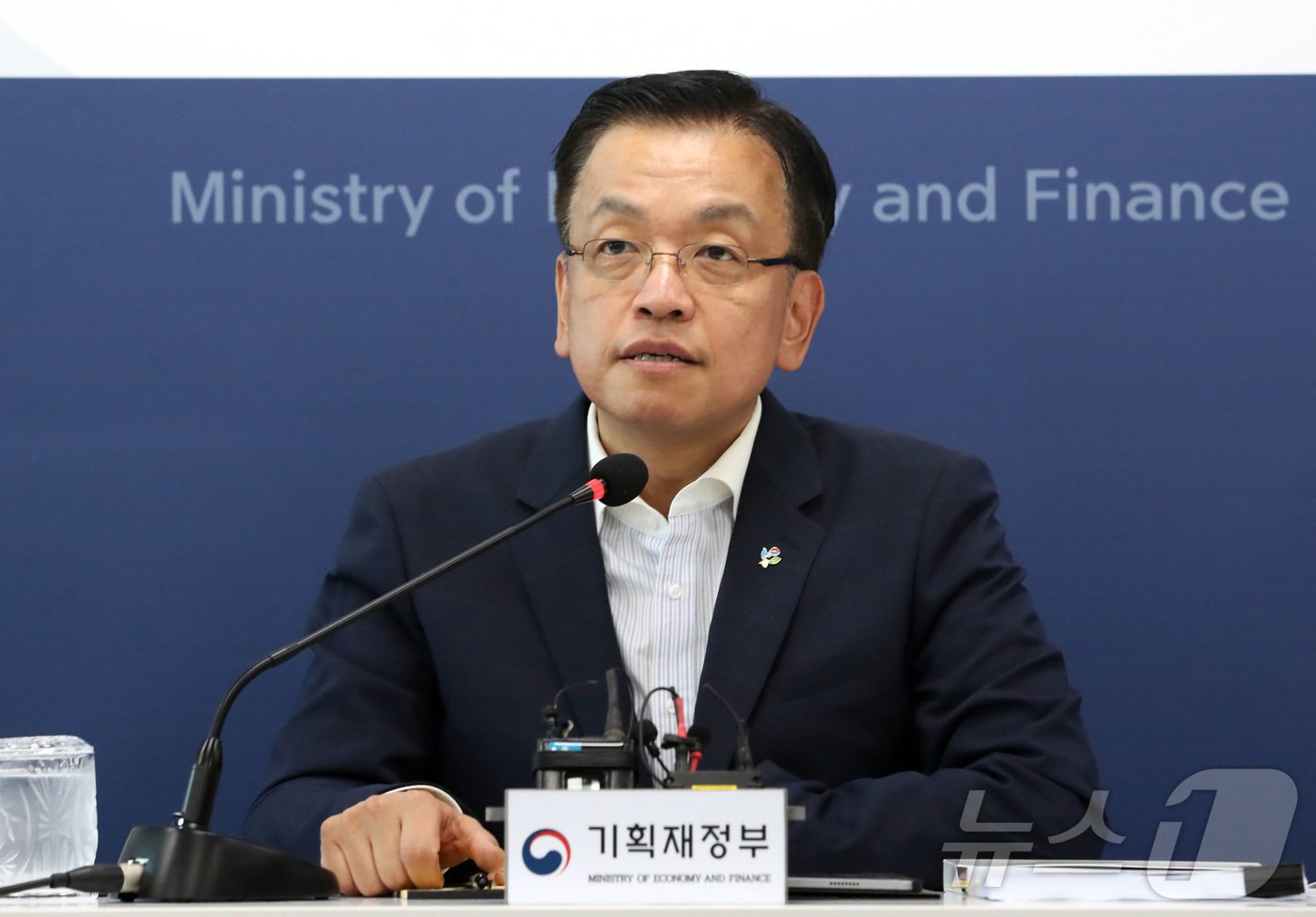 본문 이미지 - 최상목 부총리 겸 기획재정부 장관이 17일 정부세종청사 기재부 기자실에서 월례 기자간담회를 진행하고 있다. 2024.6.17/뉴스1