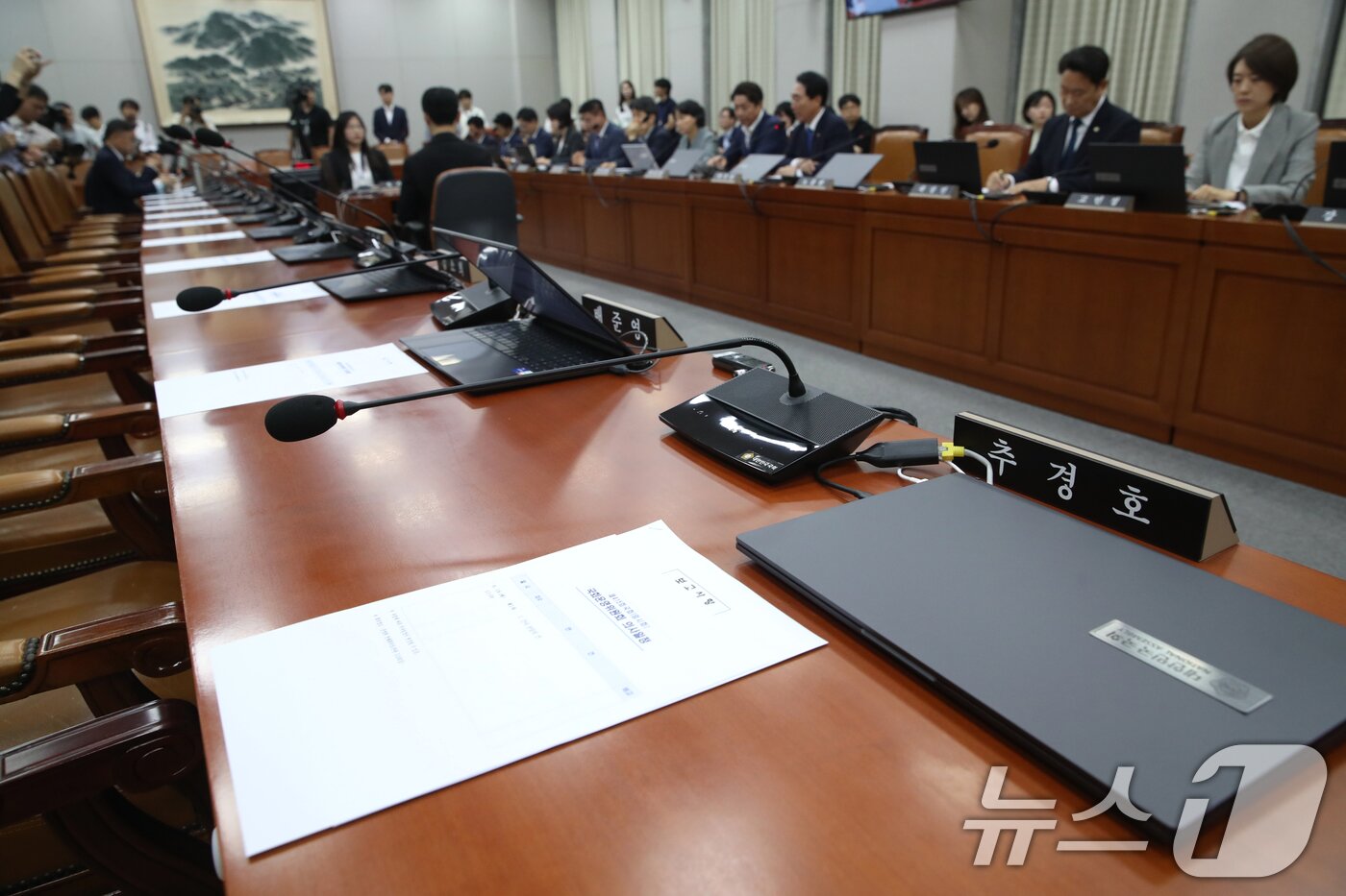 본문 이미지 - 18일 오전 서울 여의도 국회에서 열린 운영위원회 1차 전체회의에 여당 의원들이 불참해 자리가 비어있다. 2024.6.18/뉴스1 ⓒ News1 이광호 기자
