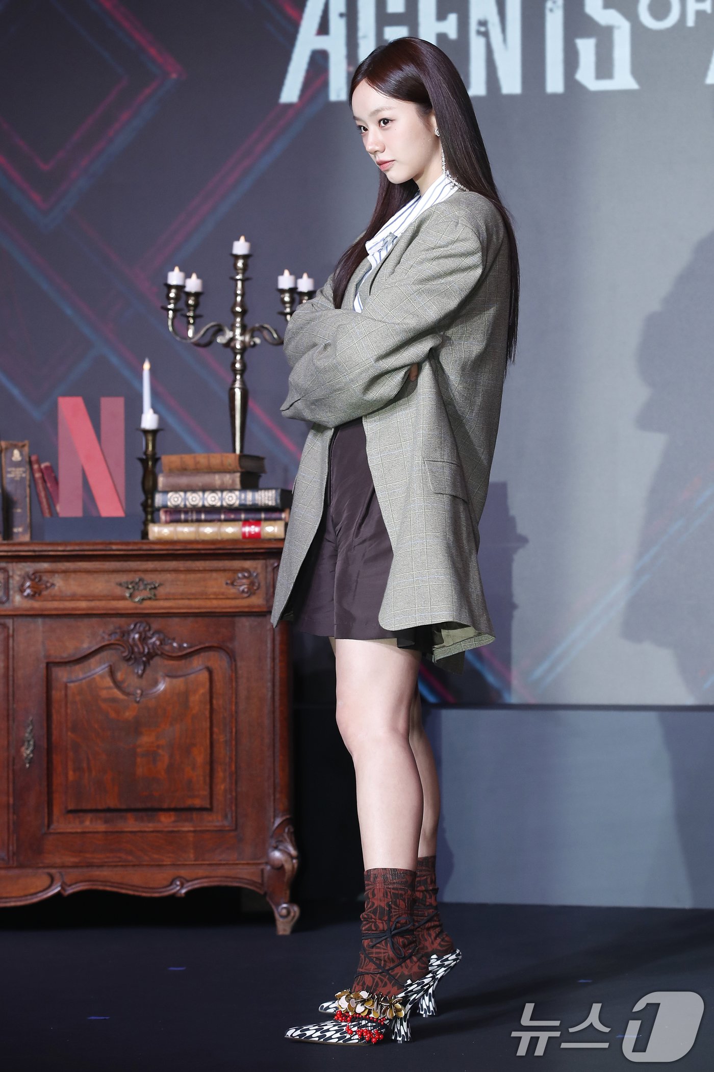 본문 이미지 - 배우 혜리가 18일 서울 마포구 호텔 나루 서울 엠갤러리에서 열린 넷플릭스 오리지널 예능 &#39;미스터리 수사단&#39; 제작발표회에서 포즈를 취하고 있다. ⓒNews1 권현진 기자