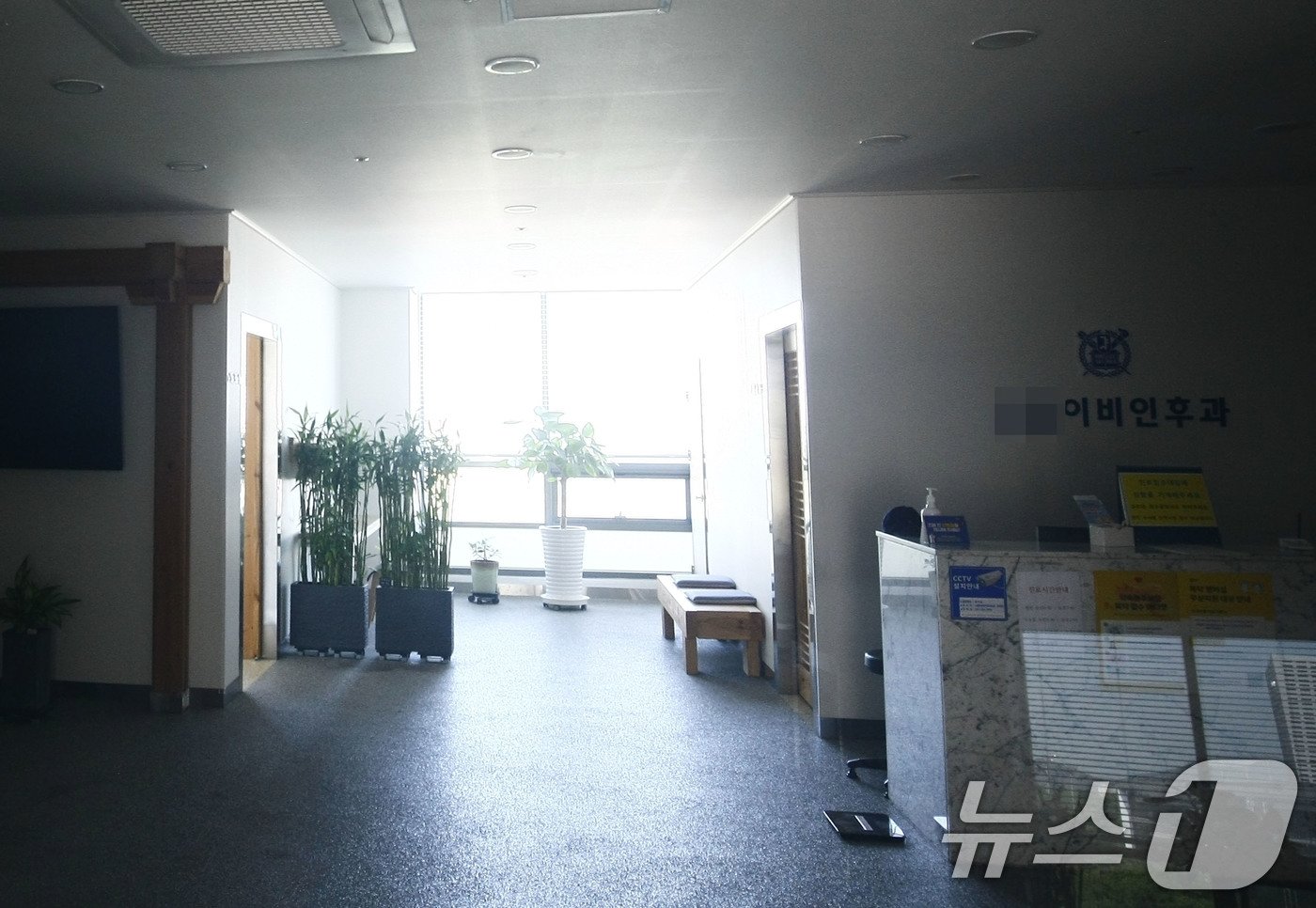 본문 이미지 - 의료계 집단 휴진한 18일 전남 나주의 한 이비인후과가 휴진으로 인해 불이 꺼져 있는 모습. 2024.6.18/뉴스1 ⓒ News1 박지현 기자