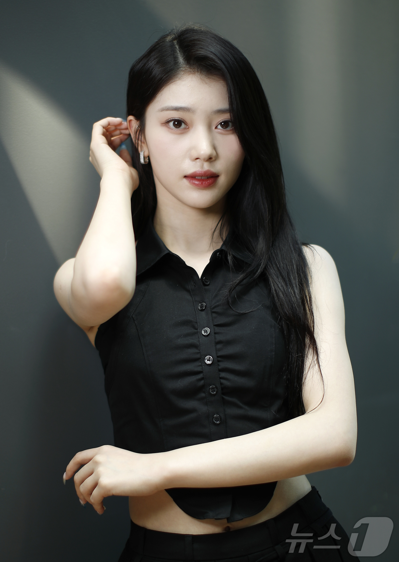 (서울=뉴스1) 권현진 기자 = 케플러 샤오팅이 서울 종로구 뉴스1 사옥에서 열린 인터뷰에 앞서 포즈를 취하고 있다.샤오팅이 속한 케플러는 지난 3일 국내 첫 정규앨범을 발매한 뒤 …