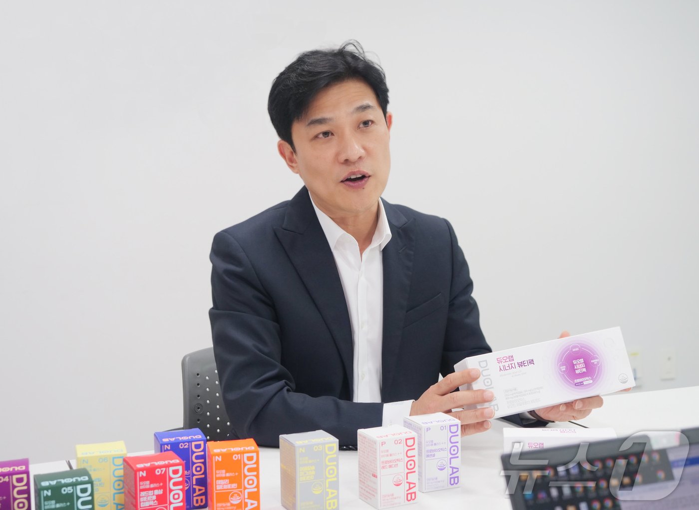 본문 이미지 - 성중용 쎌바이오텍 마케팅 본부장이 유산균과 영양제를 함께 섭취해 나타나는 시너지 효과에 대해 설명하고 있다. 2024. 6. 19/뉴스1 ⓒ News1