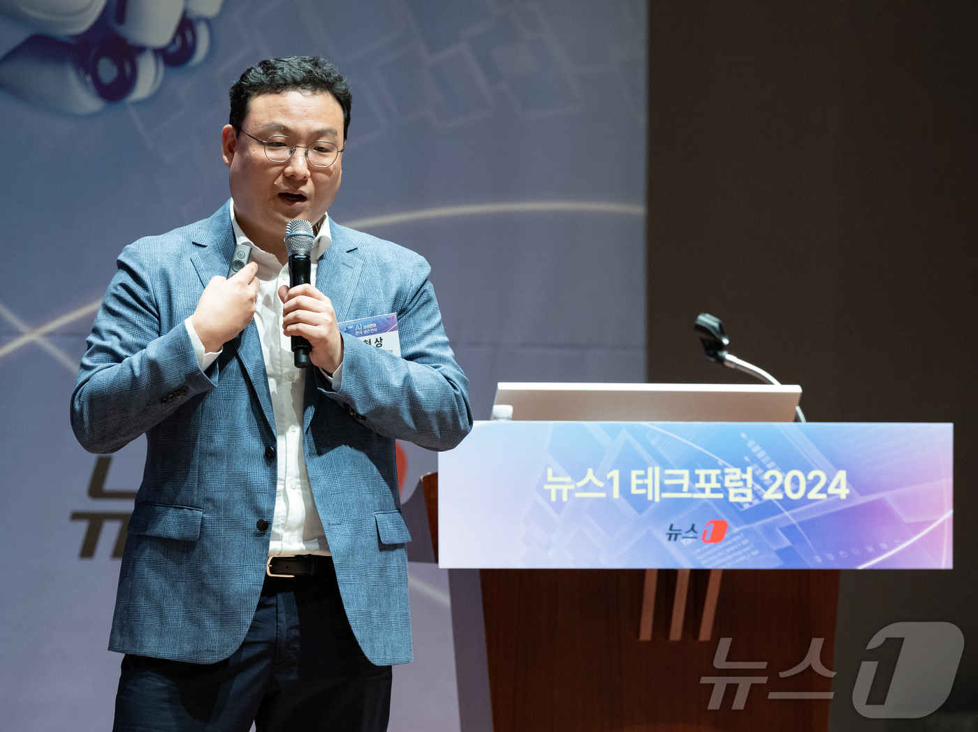 (서울=뉴스1) 이재명 기자 = 윤현상 SKT AI 서비스사업부 담당이 19일 오전 서울 여의도 한국거래소 컨퍼런스홀에서 'AI 패권전쟁, 한국 생존전략' 주제로 열린 2024 뉴 …