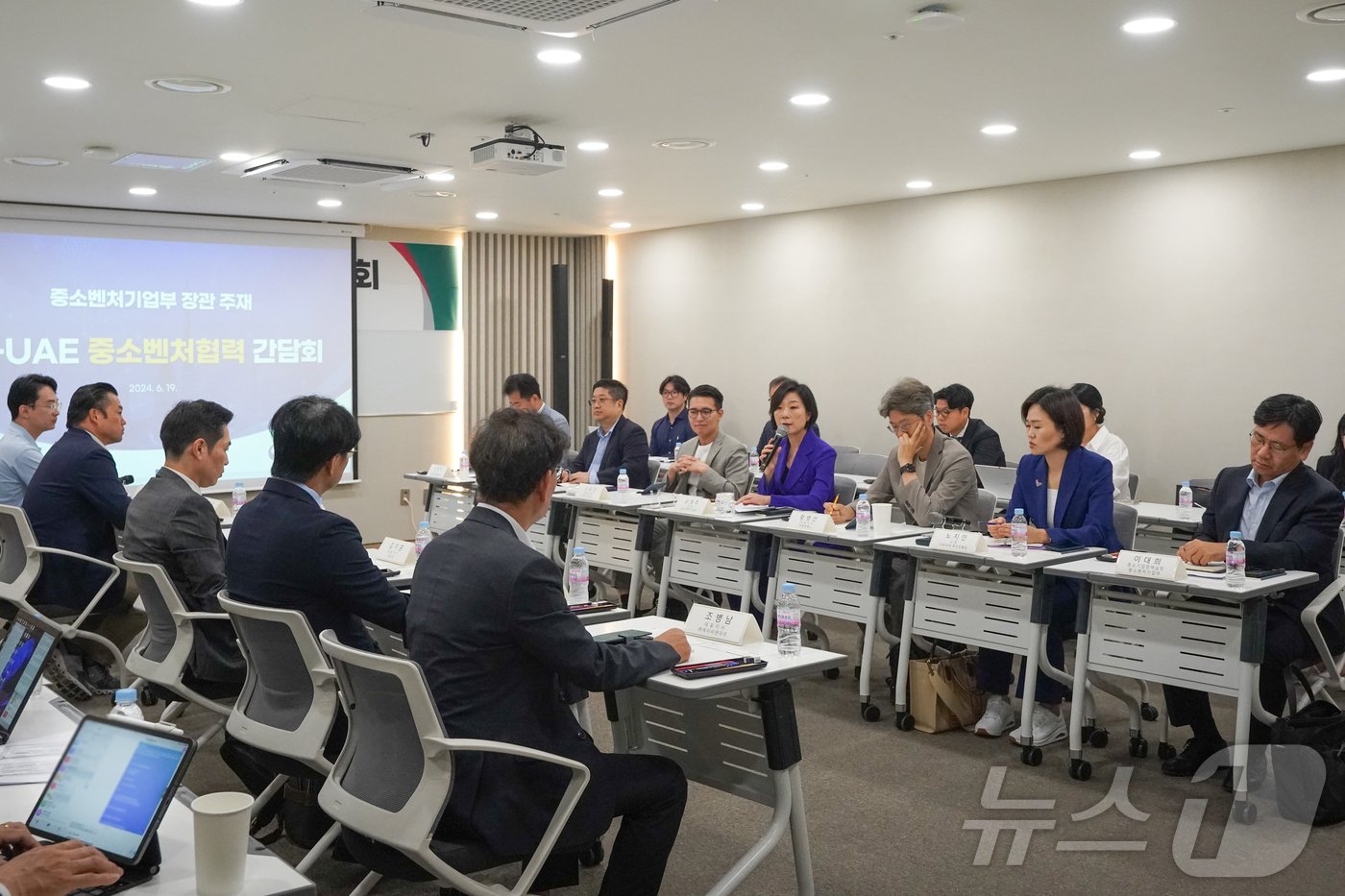 오영주 중소벤처기업부 장관이 19일 서울 중구 위조인스에서 열린 &#39;한-UAE 중소벤처협력 간담회&#39;에서 모두 발언을 하고 있다.&#40;중소벤처기업부 제공&#41;