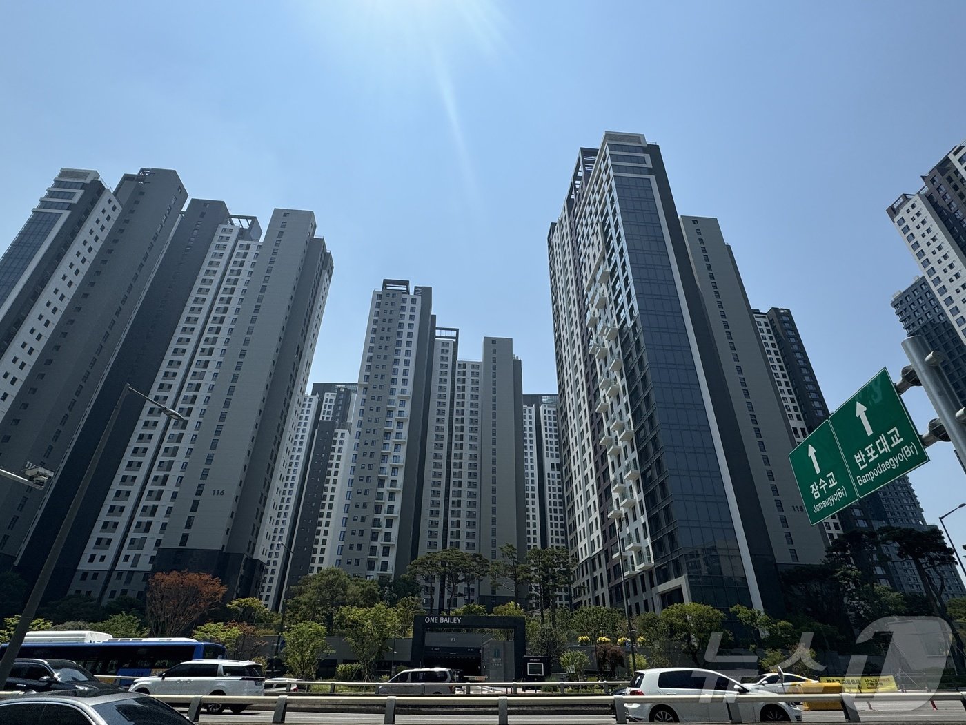 본문 이미지 - 서울 서초구 반포동 래미안 원베일리. ⓒ News1 