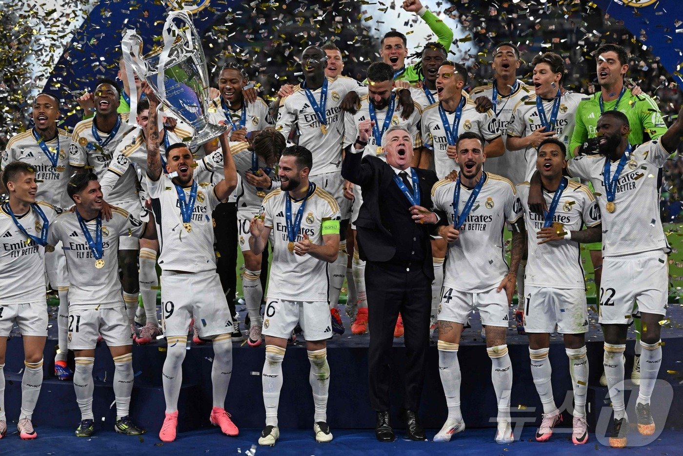 본문 이미지 - UCL 우승 후 기뻐하는 레알 마드리드 선수들 ⓒ AFP=뉴스1