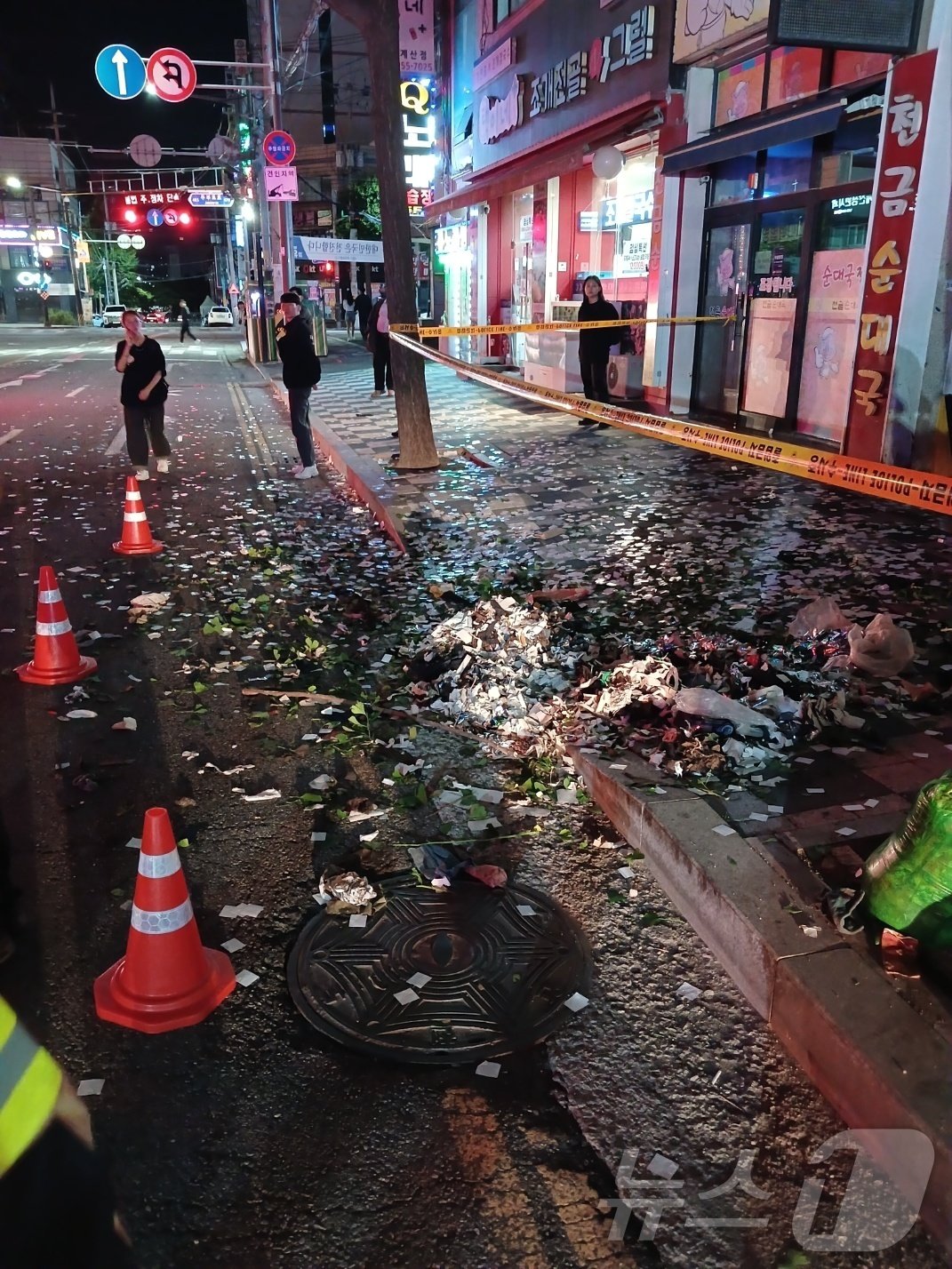 인천 계양구 계산동에서 발견된 오물풍선 내용물&#40;인천소방본부 제공&#41;/뉴스1