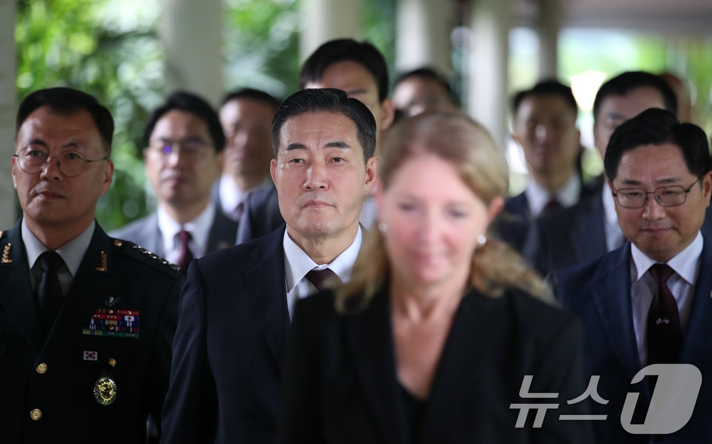 신원식 국방부 장관이 2일 싱가포르 샹그릴라 호텔에서 열린 제21차 아시아안보회의&#40;샹그릴라 대화&#41; 계기 한-미 국방장관 회담에 참석하고 있다. 2024.6.2/뉴스1 ⓒ News1 이승배 기자