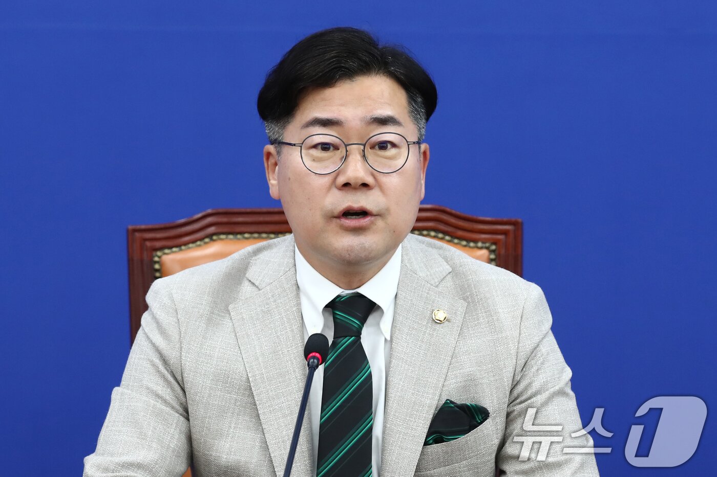 본문 이미지 - 박찬대 더불어민주당 원내대표가 2일 오전 서울 여의도 국회에서 22대 국회 원 구성 관련 기자간담회를 하고 있다. 2024.6.2/뉴스1 ⓒ News1 이광호 기자