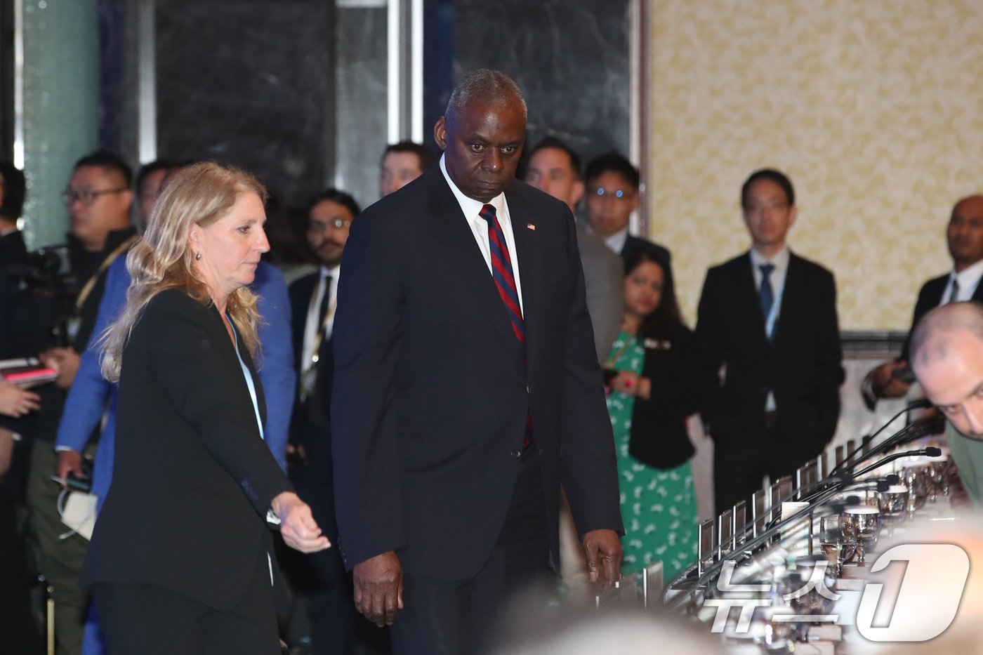 본문 이미지 - 로이드 오스틴 미국 국방장관이 2일 싱가포르 샹그릴라 호텔에서 열린 제21차 아시아안보회의(샹그릴라 대화) 본회의 세션에 참석하고 있다. 2024.6.2/뉴스1 ⓒ News1 이승배 기자