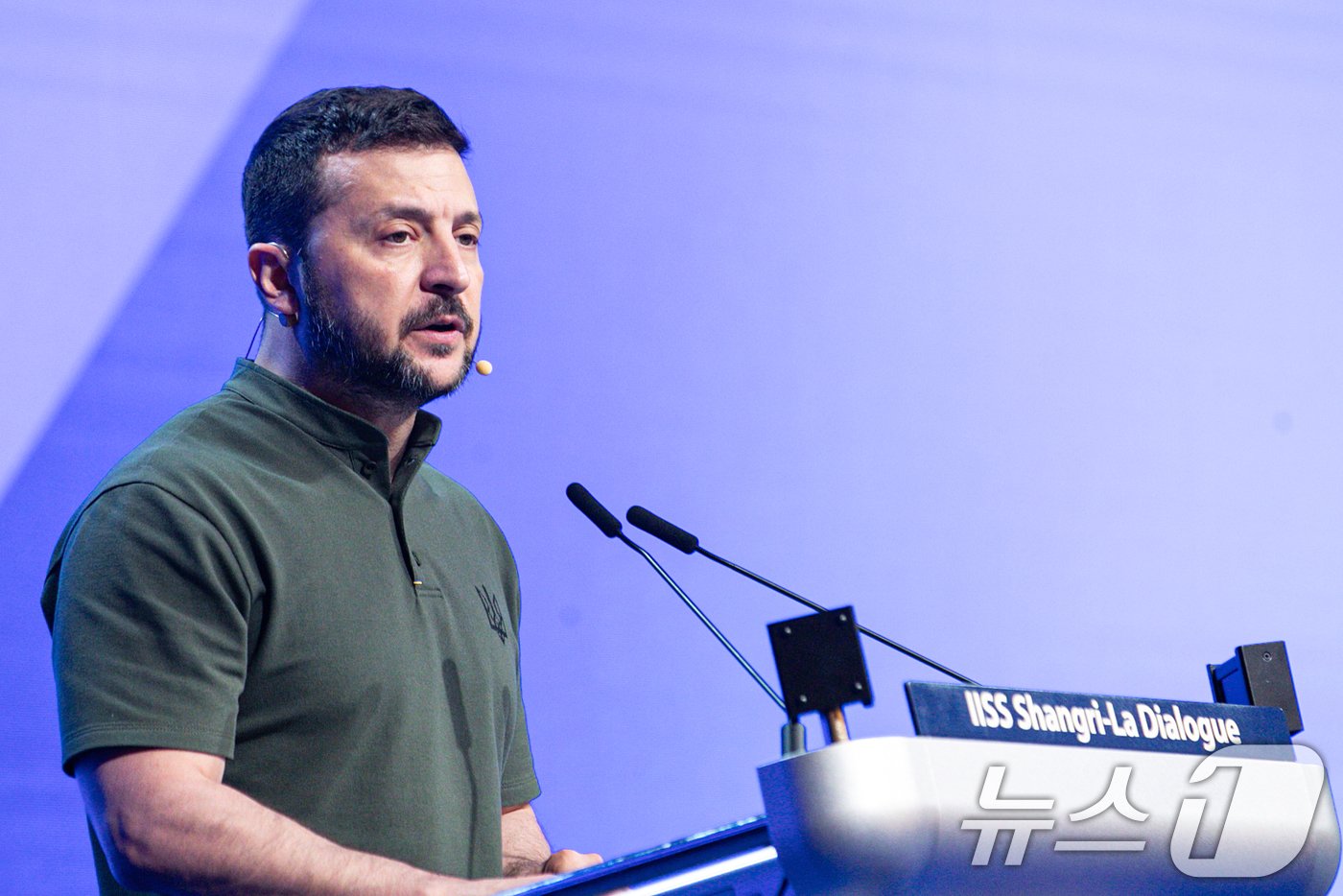 본문 이미지 - 볼로디미르 젤렌스키 우크라이나 대통령이 2일 싱가포르 샹그릴라 호텔에서 열린 제21차 아시아안보회의(샹그릴라 대화)에서 연설하고 있다. 2024.6.2/뉴스1 ⓒ News1 이승배 기자