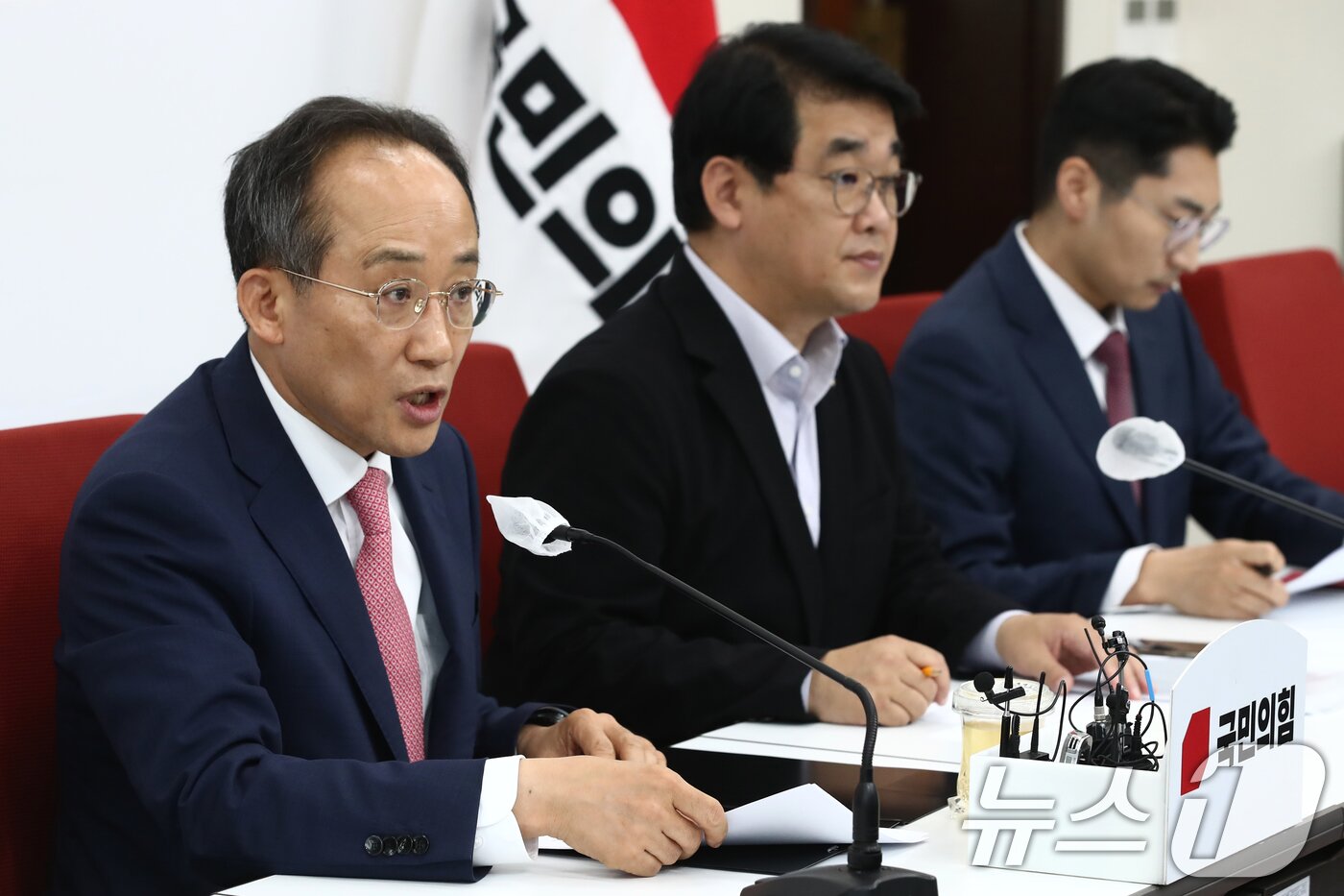 본문 이미지 - 추경호 국민의힘 원내대표가 2일 오후 서울 여의도 국회에서 기자간담회를 열고 22대 국회 원구성 관련 발언을 하고 있다. 2024..6.2/뉴스1 ⓒ News1 이광호 기자