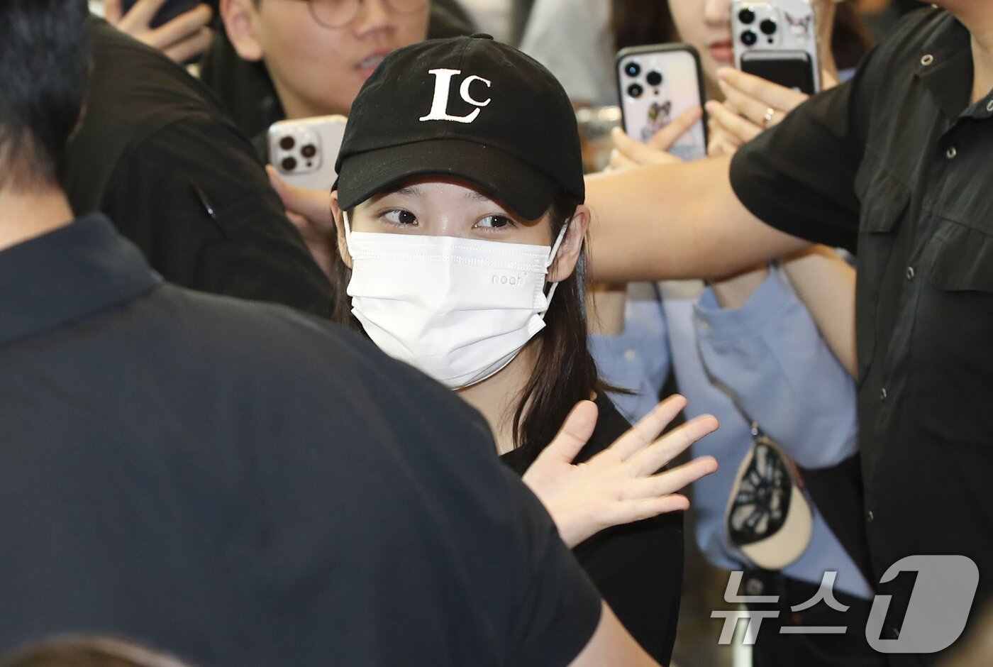 아이유, 사랑스러운 인사