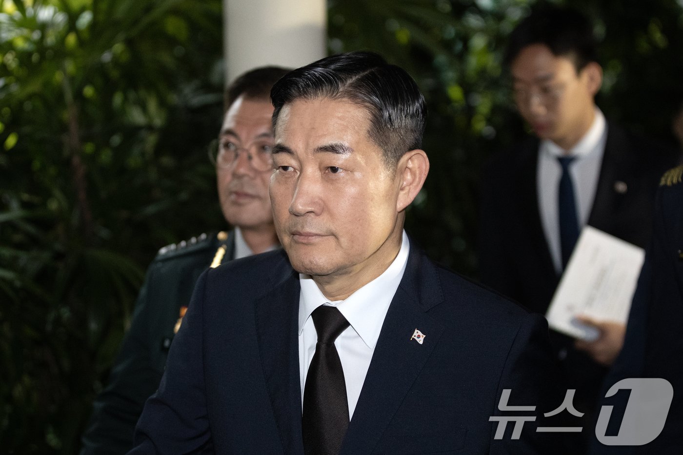 본문 이미지 - 신원식 국방부 장관이 2일 싱가포르 샹그릴라 호텔에서 열린 제21차 아시아안보회의(샹그릴라 대화) 계기 한미일 국방장관 다자회담에 참석하고 있다. 2024.6.2/뉴스1 ⓒ News1 이승배 기자