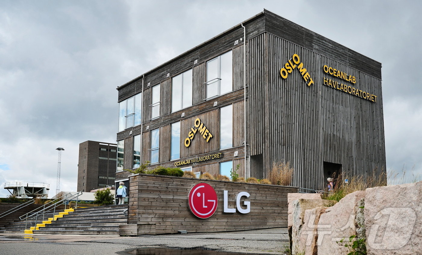 본문 이미지 - LG전자가 혹한에서도 고성능을 내는 차세대 히트펌프 핵심 기술 개발을 위해 노르웨이 오슬로 메트로폴리탄 대학교 등과 &#39;유럽 첨단 히트펌프 연구 컨소시엄&#39;을 구성했다. 사진은 오슬로 메트로폴리탄 대학교 내 한랭지 실증 테스트 실험실 전경.&#40;LG전자 제공&#41; ⓒ News1 한재준 기자