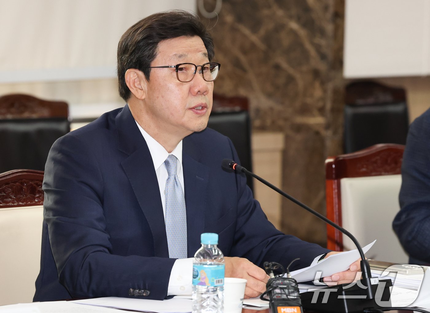 본문 이미지 - 노연홍 의료개혁특별위원회 위원장이 20일 서울 종로구 정부서울청사에서 열린 제4차 의료개혁특별위원회 회의에서 모두발언을 하고 있다. 2024.6.20/뉴스1 ⓒ News1 허경 기자