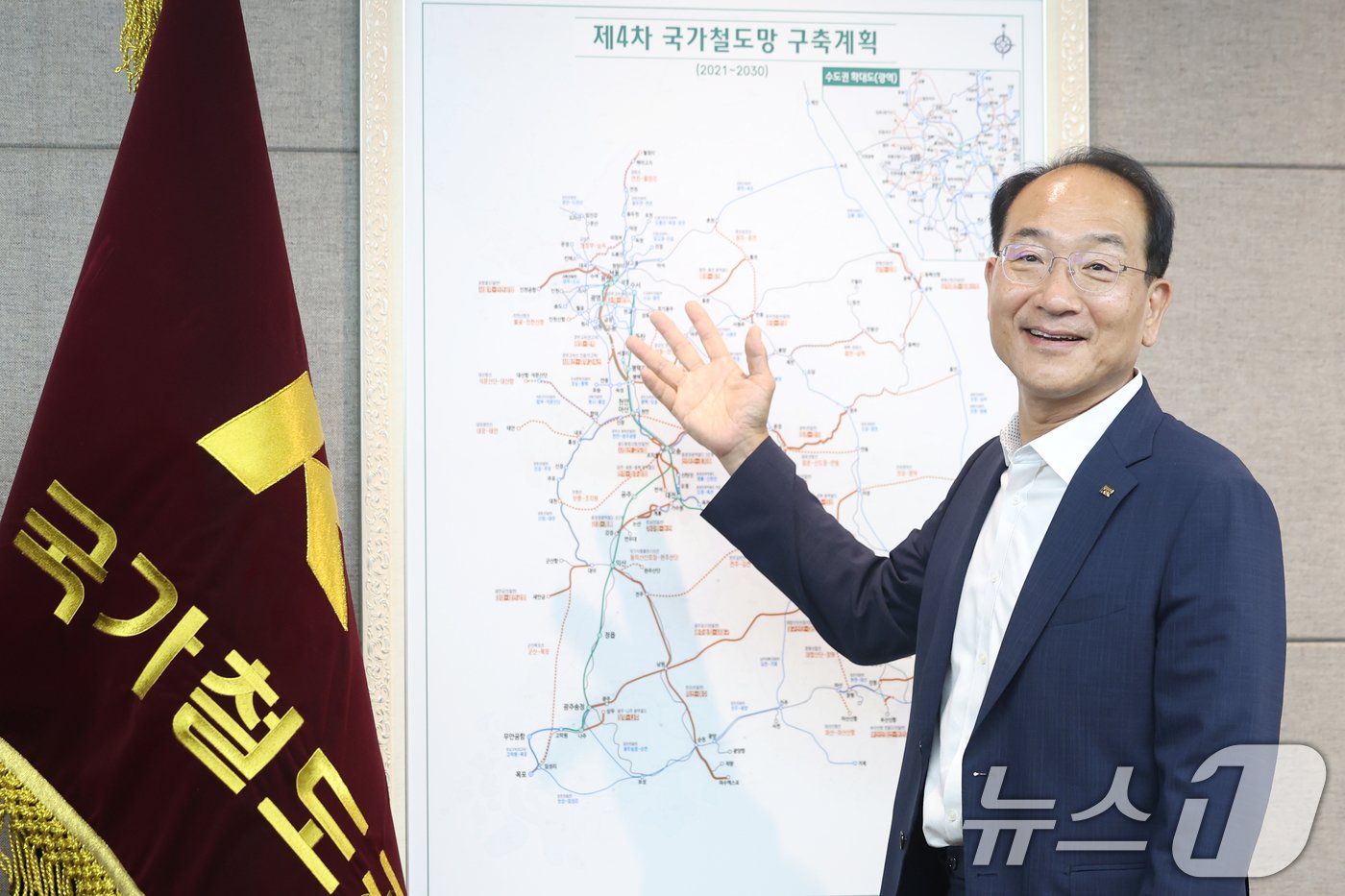 본문 이미지 - 이성해 국가철도공단 이사장이 20일 서울 용산구 국가철도공단 수도권본부에서 뉴스1과 인터뷰를 하고 있다. 2024.6.20/뉴스1 ⓒ News1 민경석 기자