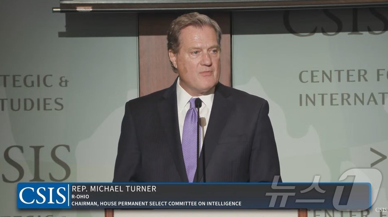 본문 이미지 - 마이크 터너 미 하원 정보위원장이 20일(현지시간) 미국 전략문제연구소(CSIS)에서 개최한 행사에서 연설하고 있다.(CSIS 유튜브 캡처)