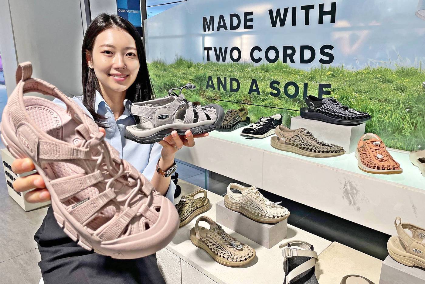 본문 이미지 - 킨 샌들 팝업(한화갤러리아 제공)