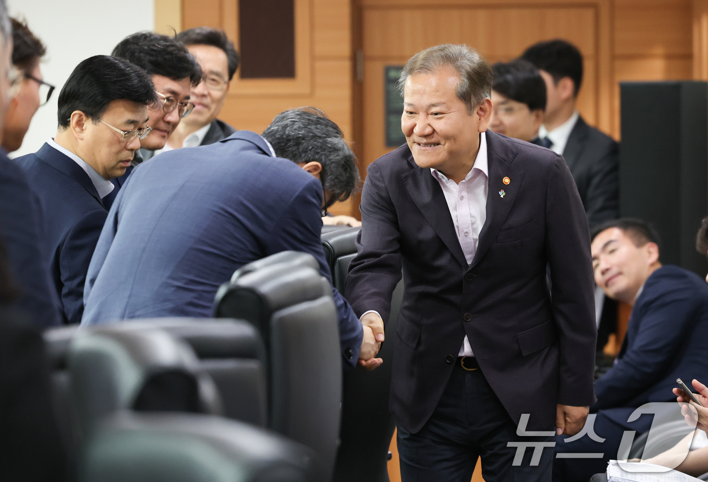 (서울=뉴스1) 허경 기자 = 이상민 행정안전부 장관이 21일 서울 종로구 정부서울청사에서 열린 '국가안전시스템 개편 종합대책 및 기후위기 재난대응 혁신방안' 제20차 추진상황 점 …