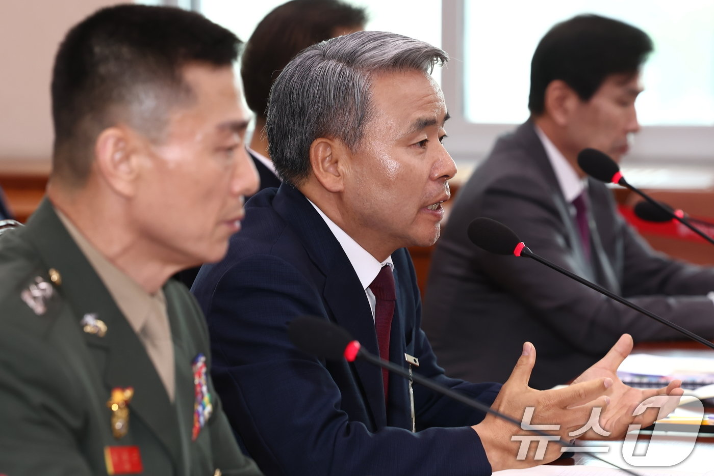 본문 이미지 - 이종섭 전 국방부 장관이 21일 오전 서울 여의도 국회에서 열린 법제사법위원회 전체회의 순직 해병 수사 방해 및 사건 은폐 등의 진상규명을 위한 특별검사의 임명 등에 관한 법률안 관련 입법청문회에서 의원 질의에 답변하고 있다. 2024.6.21/뉴스1 ⓒ News1 김민지 기자