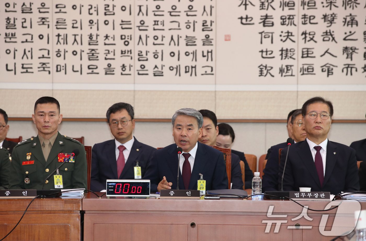 이종섭 전 국방부장관이 21일 오전 서울 여의도 국회에서 열린 법제사법위원회 전체회의 순직 해병 수사 방해 및 사건 은폐 등의 진상규명을 위한 특별검사의 임명 등에 관한 법률안 관련 입법청문회에 증인으로 출석해 의원 질의에 답하고 있다. 2024.6.21/뉴스1 ⓒ News1 이광호 기자