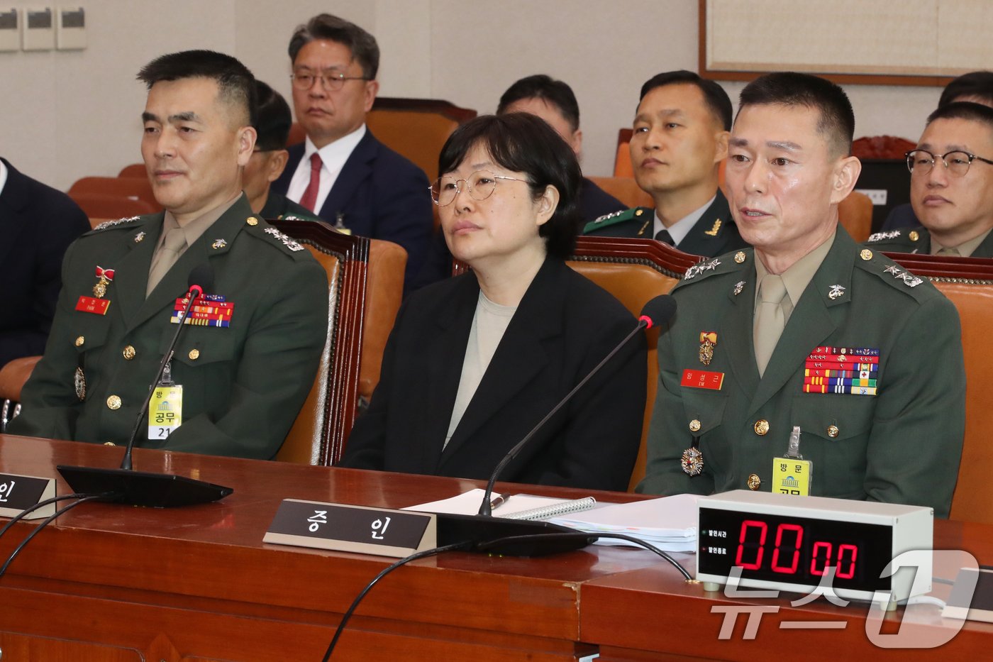 임성근 전 해병대 1사단장&#40;오른쪽&#41;이 지난달 국회 법제사법위원회 전체회의 &#39;순직 해병 수사 방해 및 사건 은폐 등의 진상규명을 위한 특별검사의 임명 등에 관한 법률안 입법청문회&#39;에 증인으로 출석해 의원 질의에 답하고 있다. 2024.6.21/뉴스1 ⓒ News1 이광호 기자