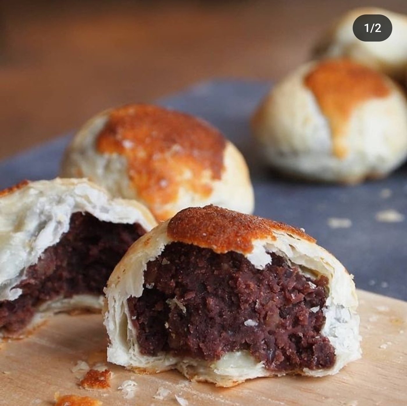 본문 이미지 - 천안 팥을 삶아 빵돌가마에서 구워 만든 돌가마 만주는 뚜쥬루 대표 상품 중 하나다. (뚜쥬루 제공)