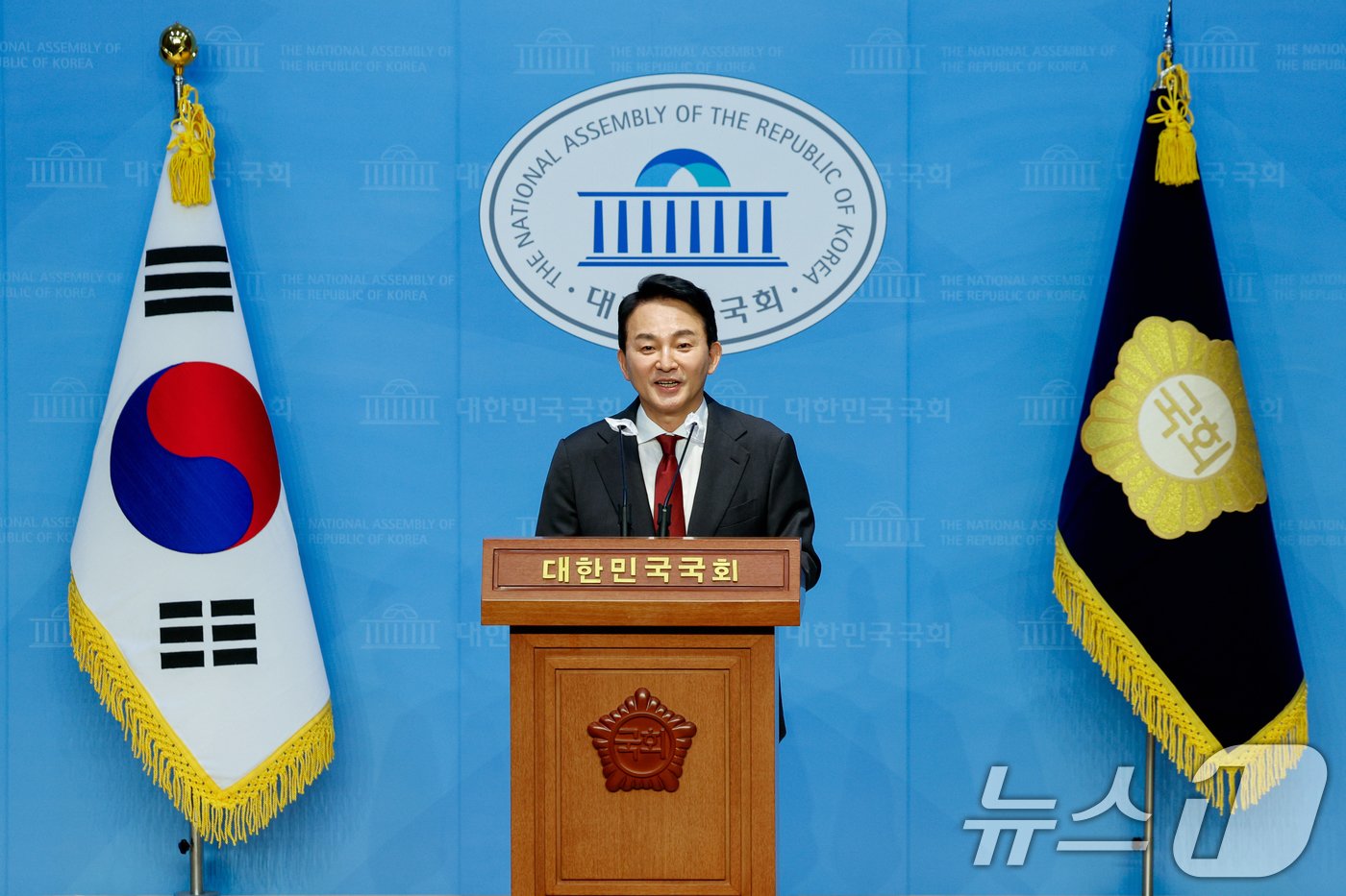 본문 이미지 - 원희룡 전 국토교통부 장관이 23일 오후 서울 여의도 국회 소통관에서 국민의힘 7·23 전당대회 당 대표 출마 선언을 하고 있다. 2024.6.23/뉴스1 ⓒ News1 안은나 기자