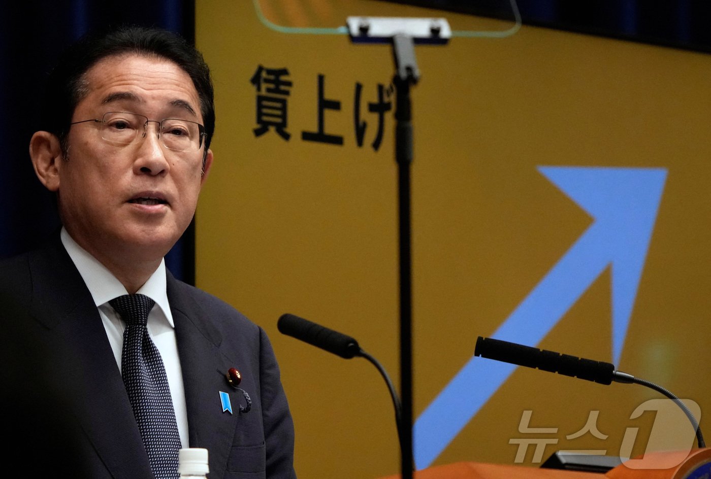 본문 이미지 - 21일 일본 도쿄 총리관저에서 기시다 후미오 일본 총리가 임금인상 정책에 대해 발언하고 있다. 2024.06.21/ ⓒ 로이터=뉴스1 ⓒ News1 권진영 기자